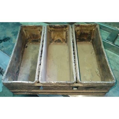 Bo3 3 Division Bread Pans Preowned/ Second Hand/ Used Sh-458