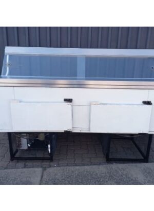 Deli Curved Glass 2 m Used Sh491